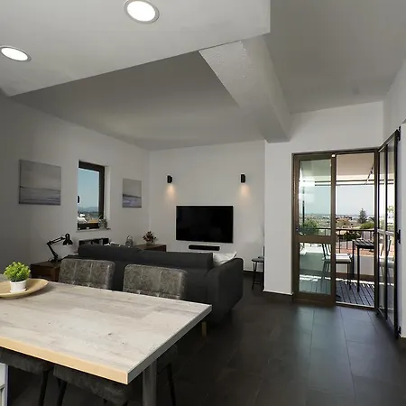 202 Lagood Apartment *