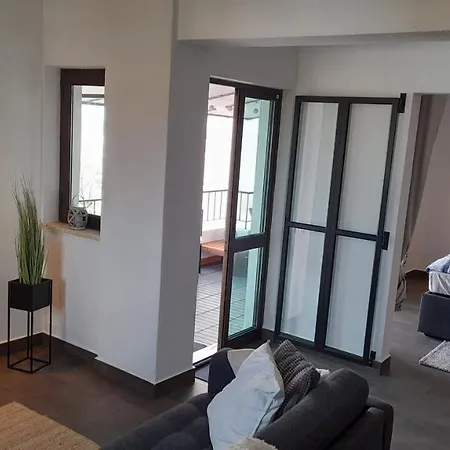 Apartment 202 Lagood *